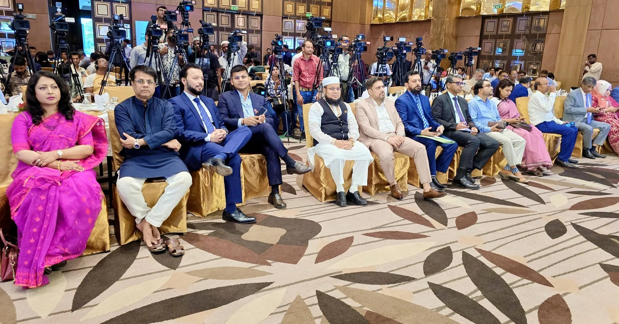 প্রাক-বাজেট আলোচনায় মন্ত্রী, সাবেক মন্ত্রী ও বিশেষজ্ঞদের অংশগ্রহণ